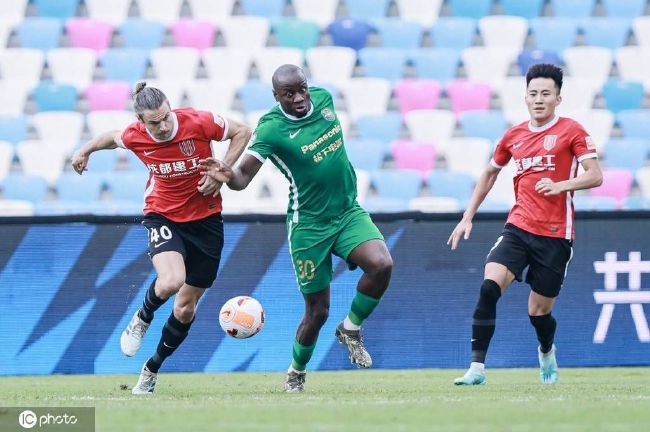 电影中，小主人公在雨中不停的穿衣脱衣，受伤了还坚持比赛，为 《真功夫》隆重首映 国产动画彰显“真功夫” 2008-10-09 《真功夫之奥运在我家》主创合影 电影网讯（图文/飞飞）号称中国版《辛普森一家》的国产家庭喜剧动画电影《真功夫之奥运在我家》(以下简称《真功夫》)于10月9日举行了盛大的首映式，本片良好的制作水准和 功夫喜剧《功夫联盟》将映 赵文卓弘扬中华武魂 2018-10-23 即将于10月26日上映的功夫喜剧巨制《功夫联盟》，由刘镇伟执导，赵文卓、安志杰、陈国坤、杜宇航领衔主演，书亚信、麦迪娜、张子文、何云伟等主演。